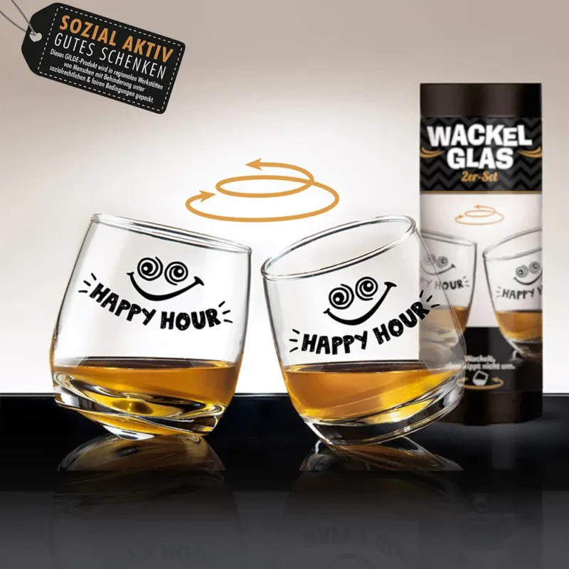 Wackelglas „Happy Hour“, 2er Set, die Gläser haben einen abgerundeten Boden, der ihnen eine wackelige Stabilität verleiht. Die Gläser sind mit der Aufschrift "Seegang" versehen. Diese Wackelgläser sind aus hochwertigem Glas gefertigt und haben ein Fassungsvermögen von 200 ml.