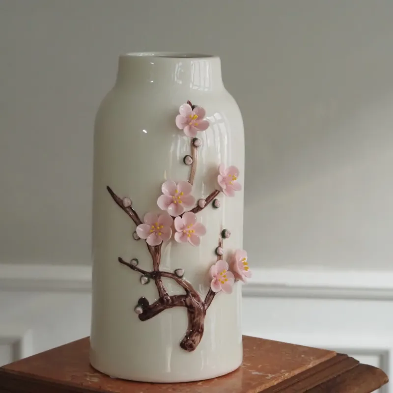 Keramikvase Cremeweiß · Zylindrisch mit plastischem Kirschblütenrelief · Hana